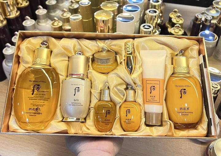 Bộ Dưỡng Ẩm Chống Lão Hóa Cao Cấp The History Of Whoo vàng Gongjinhyang Special Set 2