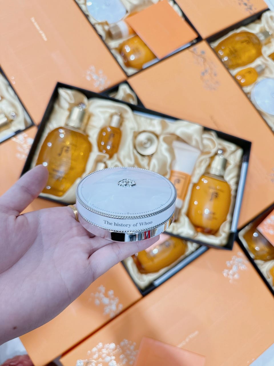 SET DƯỠNG WHOO VÀNG TẶNG PHẤN NƯỚC CAO CẤP MẪU MỚI 1
