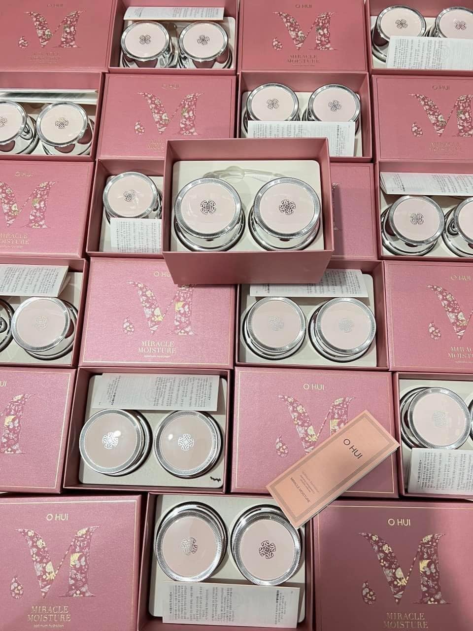 Set Kem Dưỡng Da Ohui Hồng Cấp Ẩm Sáng Da Ohui Miracle Moisture 4