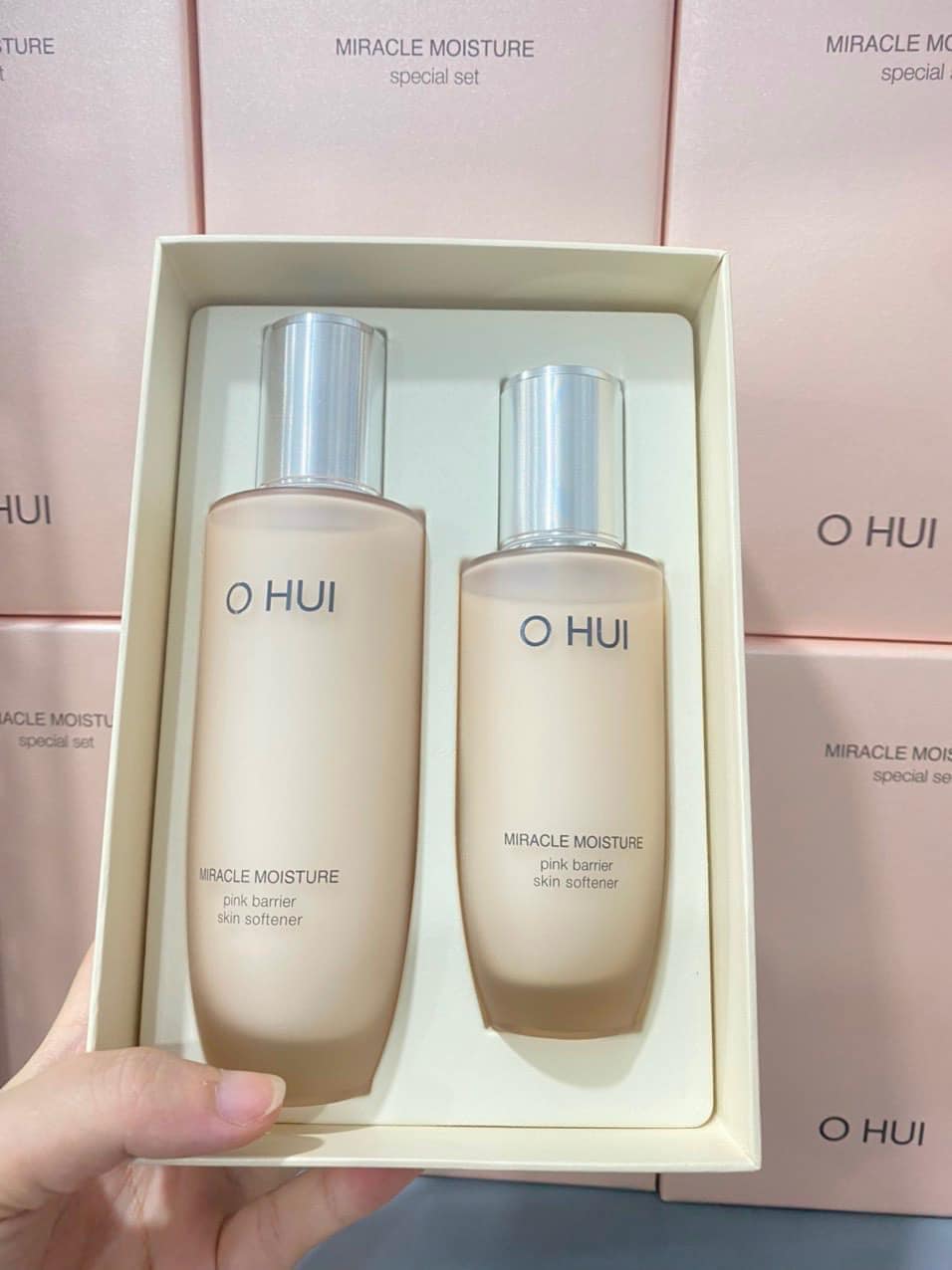 Set Nước Hoa Hồng của Bộ Dưỡng Da Trắng Hồng Ohui Miracle Moisture 1